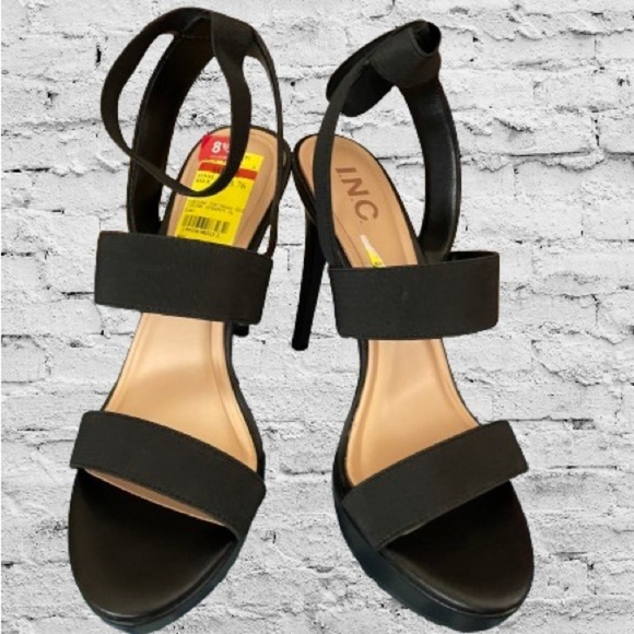 Loving the bottom of these heels!​​​ - Picture 2 of 11